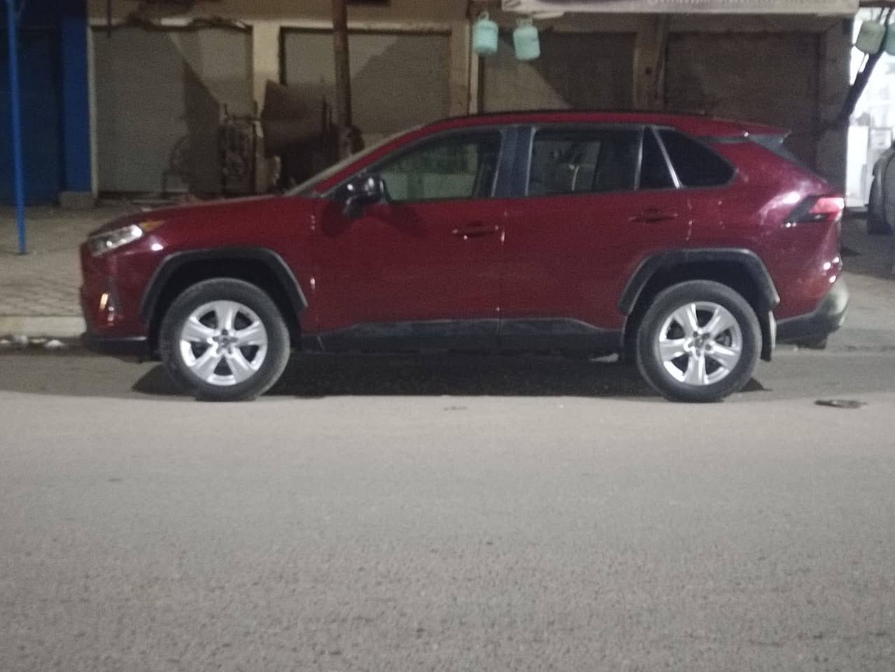 السلام عليكم ورحمة الله وبركاته 
راف فور هايبرد LE
2021
للبيع
 مراوس بكامري 
رقم بغداد الدولي بسمي 
ماشية 70حقيقي 
تحكمات ستيرن جهتين
هاندبريك كهرباي 
شاشه كبيره 
رادار تحديد مسار 
السياره  بيهةكاملغ خلفي واشويةبل باب
ومصبوغةخزام توحيدلون
عندي صورقبل الصبغ
مكان السياره صلاح الدين قضاء  بيجي 
رقم الهاتف ‏‪***********‬‏
