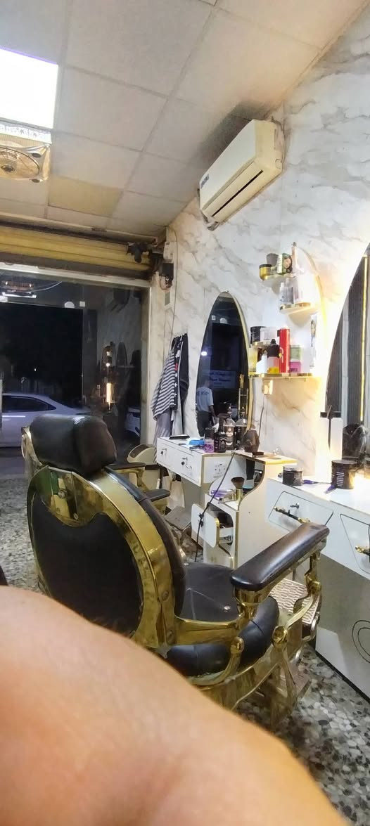 السلام عليكم
بخصوص المحل مو للإيجار
بس الأغراض للبيع كلهن بيعه وحده
رايدهن ب مليونين وبيهن مجال بسيط

للإستفسار
***********
