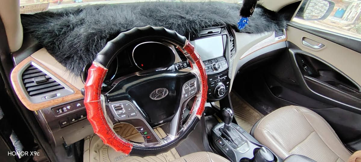 السلام عليكم  سنتافي للبيع موديل 2014  سياره حلوه ونضيفه بسمي سياره تريد مداور تريد وكاله لي يعجبك مكاني ديوانيه ليحب يتفضل خاص او الاتصال ع رقم ***********
