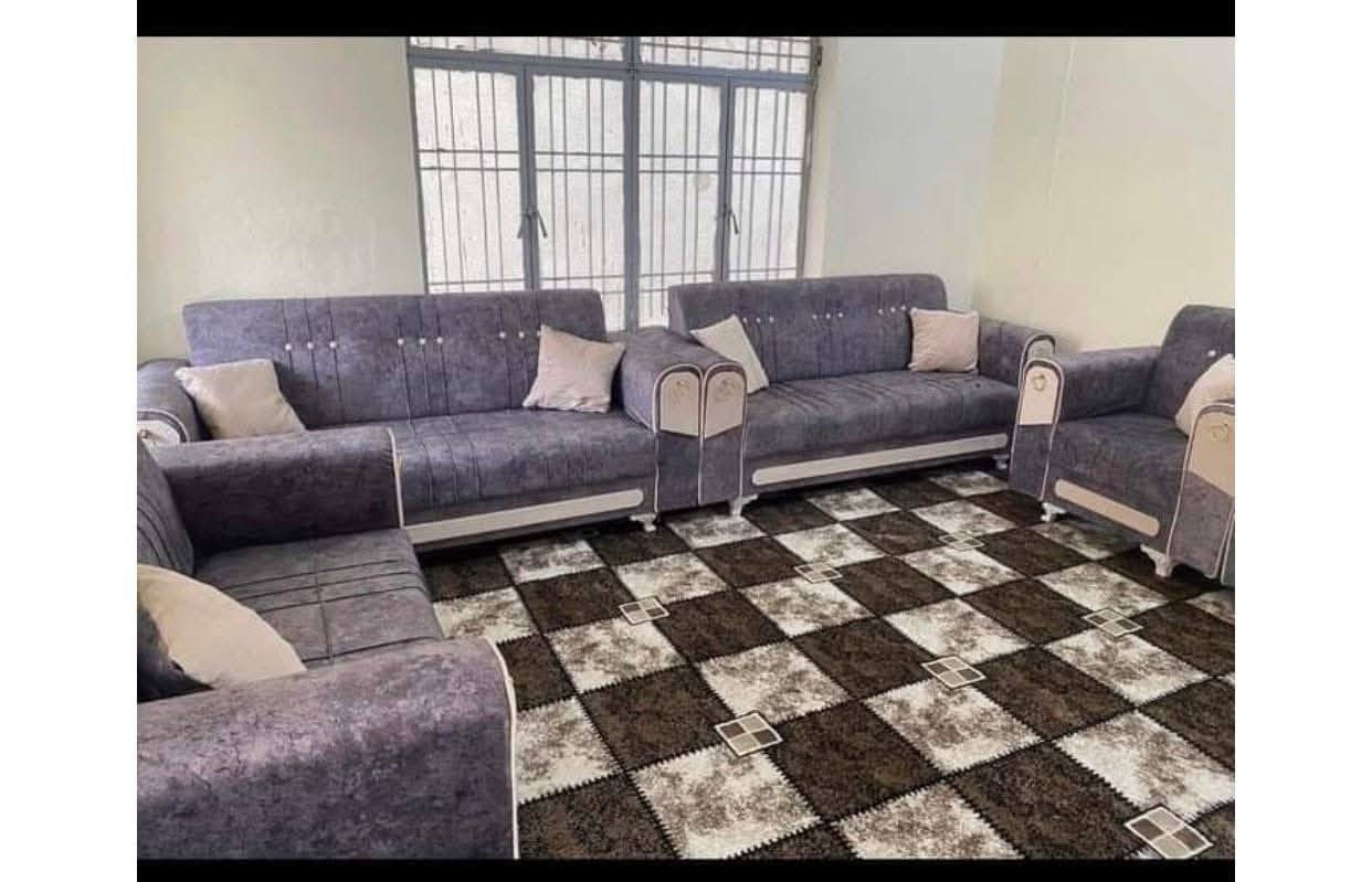 عرض لفتره محدوده طخم قنفات
5قطع 10مقعد سعر 200الف فقط 
عنوان الزبير حي الأسرى قرب مستوصف الرحمه
***********
