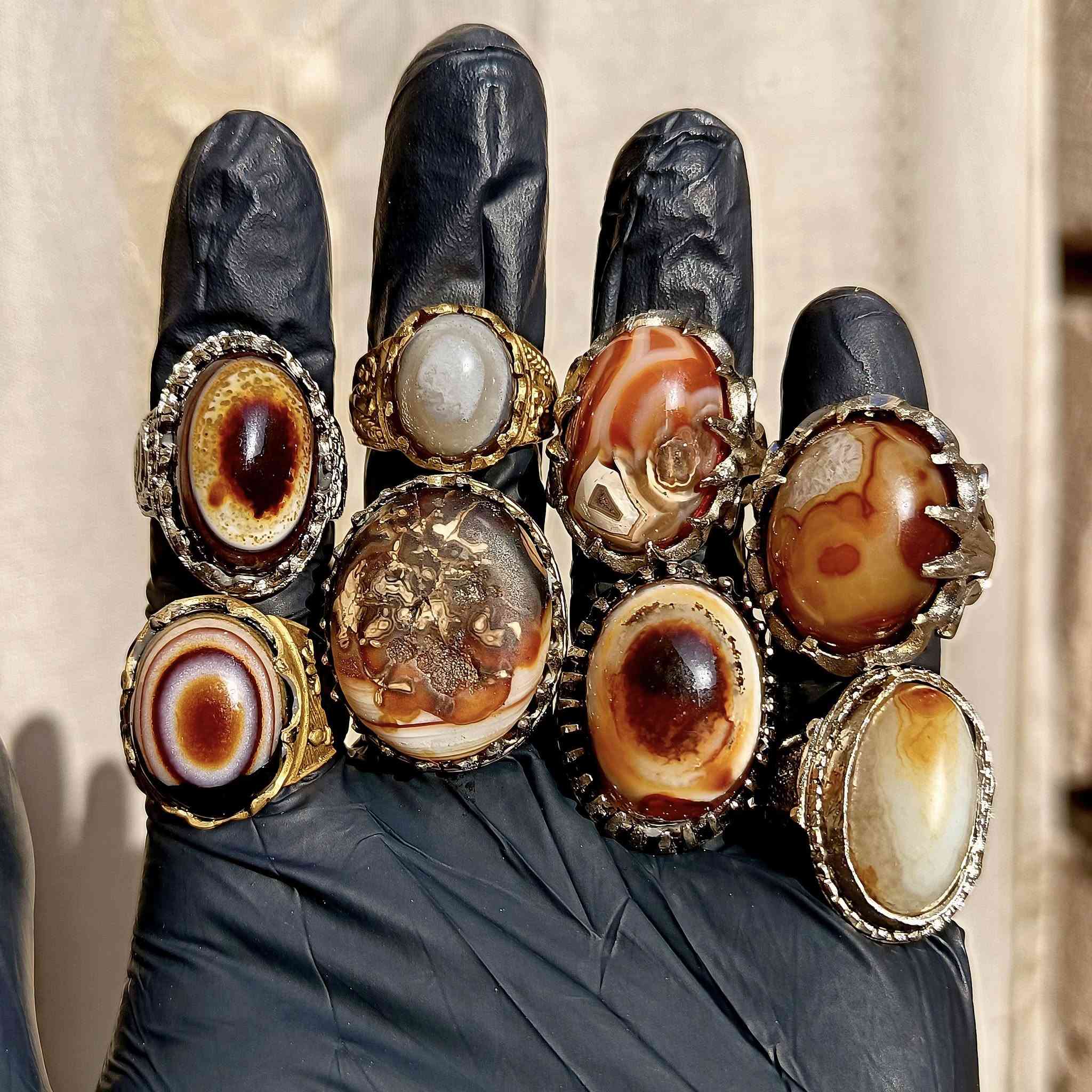 اللهم صل على محمد و ال محمد
خواتم تيتانيوم بأحجار طبيعية ومصورة نادرة 
سعر الخاتم (10) الاف التوصيل ( 5 ) لجميع المحافظات
للتواصل واتساب (***********)
