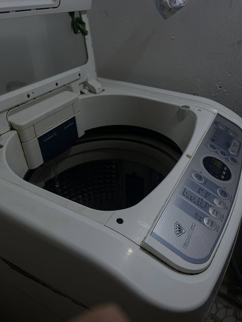 السلام عليكم عندي غساله شغاله ونظيفه سعره ١٥٠مراجعه هذا الرقم ***********
