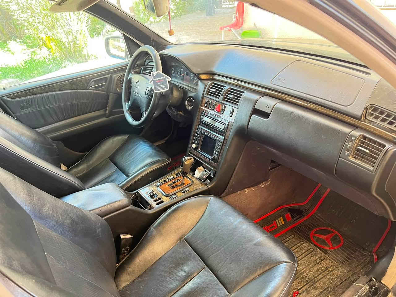 السلام عليكم
مرسيدس ام عيون W210
موديل 2000
كهربائيات كلها شغاله وبلاديه
تحكم ستيرن تحكم بالكشنات
سياره بلاديه مابيها صبغ
سياره نظيفه وخير من اللّٰه
سياره مال جناي
السعر 95 وبي مجال قليل
مكان السياره ديالى الخالص
للاستفسار ***********

***********
