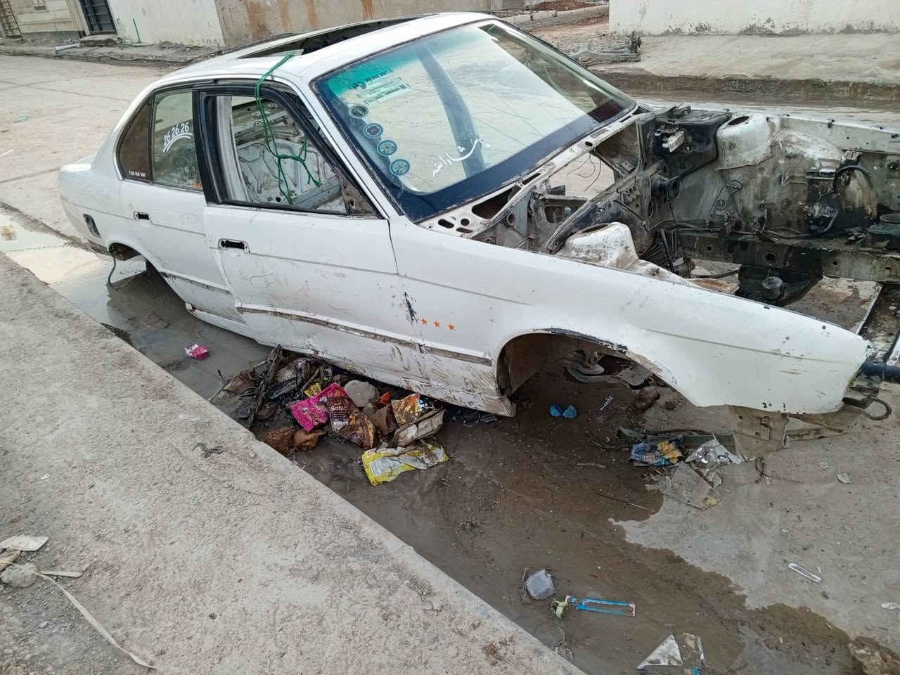 هيكل بي ام525هوه ورقم جاملخ جهت سايق وبوند ويه هم
بدون ضرر وبدون كص شرط جكوج مامضروبه 
سعر 750 الف ***********
