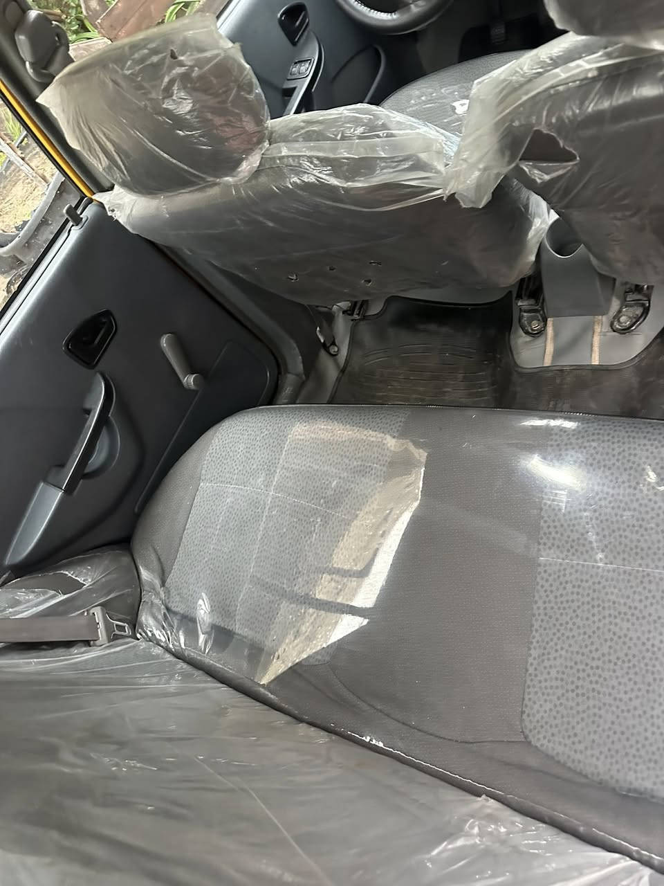 سلام عليكم سايبا ٢٠٢٣ سيارة حلوة ناشفة بيها طخة  بسيطه  كير وميكنه مكفولات   تخم تاير جديد تبريد تدفىة كله شغال اما بيها خياسات سنوية باسمي رقم انكليزي  ***********مكاني بغداد الغزالية
