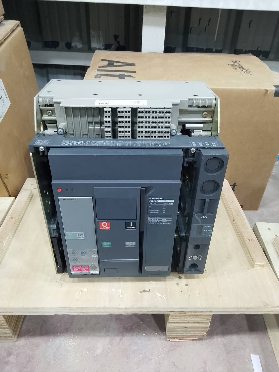 السلام عليكم
للاستفسار واتساب: -- ***********📞☎️🚦
وجبه جديده  من شركه شنايدر الكتريك ❤️ نضافه 100/100 ضمان 5 اشهر 😬😵

قاطع شنايدر 630 ثلاثي 
قاطع شنايدر 400 ثلاثي 
قاطع شنايدر 250 ثلاثي 
قاطع شنايدر 160 ثلاثي 
قاطع شنايدر 100 ثلاثي 
قاطع شنايدر 630 رباعي 
قاطع شنايدر 400 رباعي 
قاطع شنايدر 250 رباعي 
قاطع شنايدر 160رباعي
قاطع شنايدر 100 رباعي 

كذالك لدينا القواطع الشحن  NW /NT .  من 1600 أنبير الى 4000.أنبير عربه وفگس

الاسعار خياليه مفرد بسعر الجمله 🤒😪
كوندكتر  شنايدر رمز 630 
كوندكتر شنايدر رمز 500
كونتكتر شنايدر رمز 400
كونتكتر شنايدر رمز 330
كونتكتر شنايدر رمز 225 
كونتكتر شنايدر رمز 180
كونتكتر شنايدر رمز 150 
كونتكتر شنايدر رمز 95
كونتكتر شنايدر رمز 65
كونتكتر شنايدر رمز 50
 كونتكتر شنايدر اناره 
 جوزات مفرد من 10 الى 63 أنبير 
ثنائي من 10 إلى 63 امبير 
منجر ثلاثي من 10 إلى. 63 امبير 
منجر رباعي من 10 إلى 63 امبير 
جوزات ايرث لكج جميع الأحجام 

للاستفسار واتساب :-  ***********
نماذج القطع  😋🤤👇

ملاحضه توصيل لجميع المحافظات العراق (5) 🤒 🚚 🚕

يتوفر لدينا تجهيز جميع انواع البوردات والاسعار مدللكم 😁❤️‍🩹
