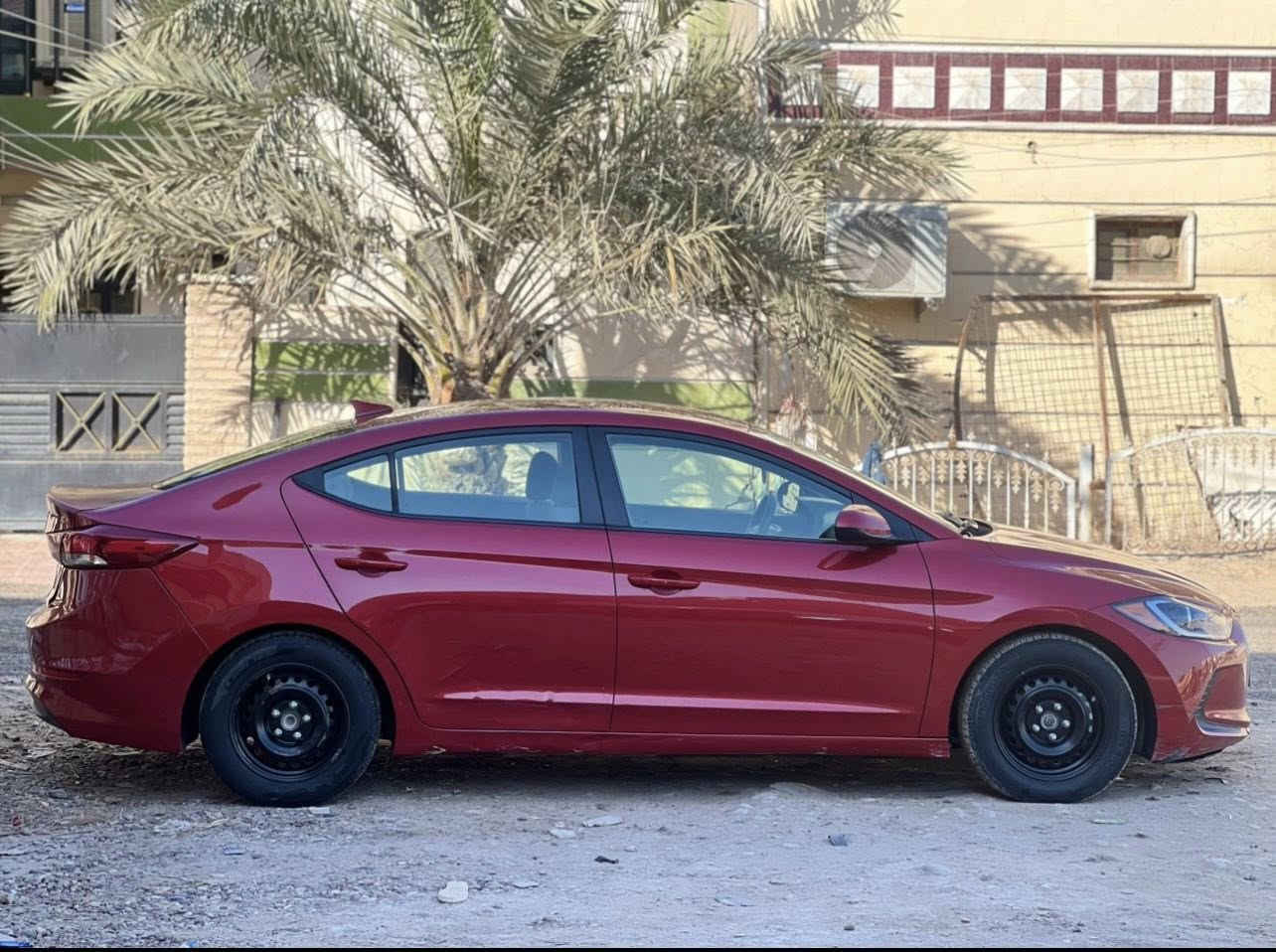 سلام وعليكم
النترا 2017 
محرك 2000 دوش 
حادثها قبغ الجنطه والجاملغ الايسر خلف السايق 
بيها منضومة غاز 
السعر 122 وبيها مجال 
عنوان الدوره 
رقمي ***********
