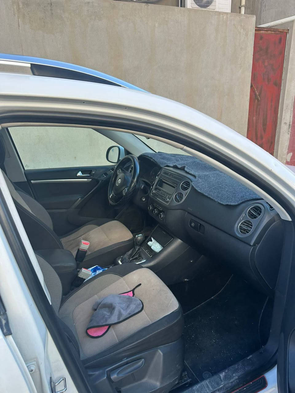 فولكس واكن تيكوان ألماني فول مواصفات كلين موديل ٢٠١٢كير ومحرك شرط التحويل السعر ١٠٠ورقة بيه مجال بسيط رقم ***********
