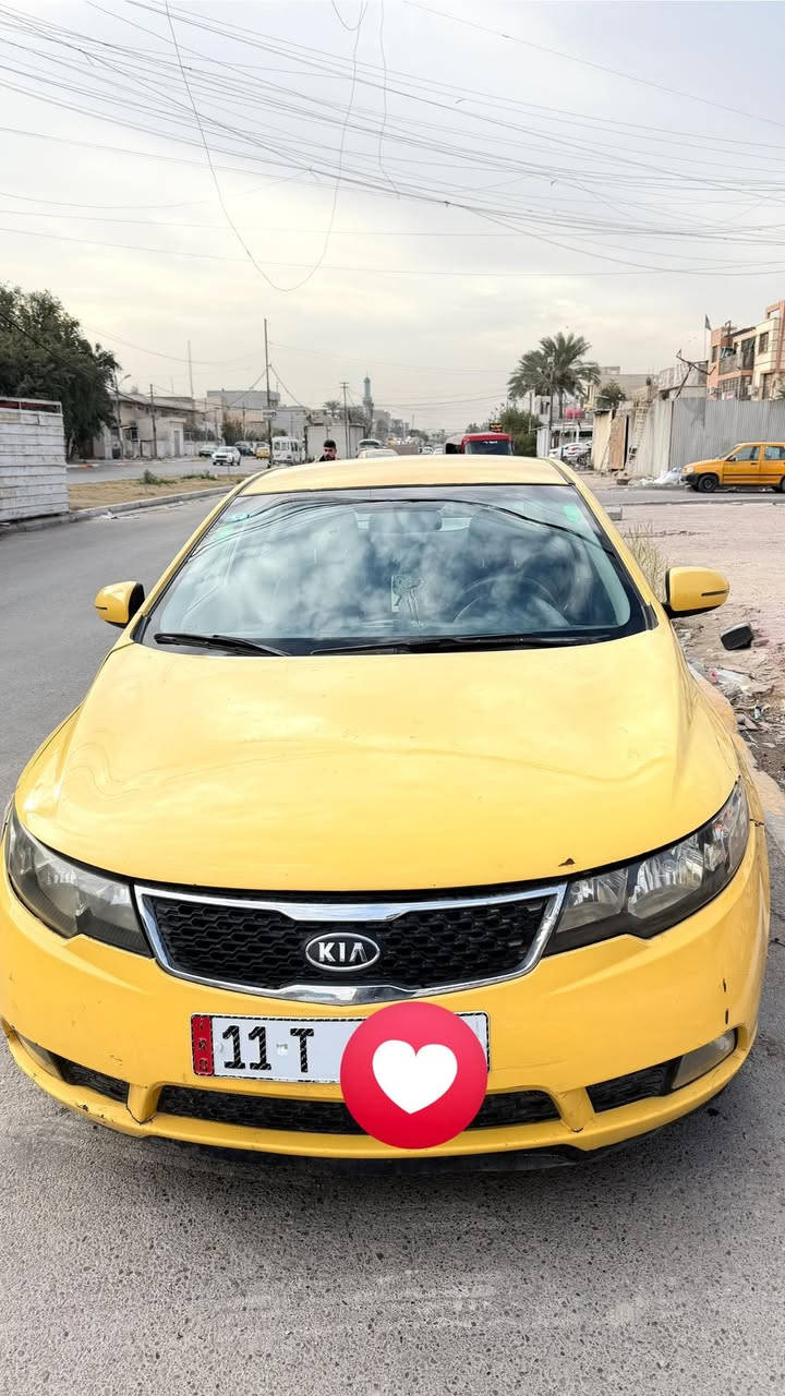 السلام عليكم سيراتو خليجي موديل 12 السياره مكينه وكير مابيهن شي السياره سنويه بسمي شرط التحويل بيهه ضربه ربع القماره سونارهه عندي مصفره هيئه وغرامه سياره نصبتهه حلوه وكاعده بيهه شويه نقوصات ابطاين وهيج خفايف تجي تكلب وتشوف بعينك رايدهه ب77 وبيهه مجال للشراي 
عنوان بغداد حي القاهره ***********
