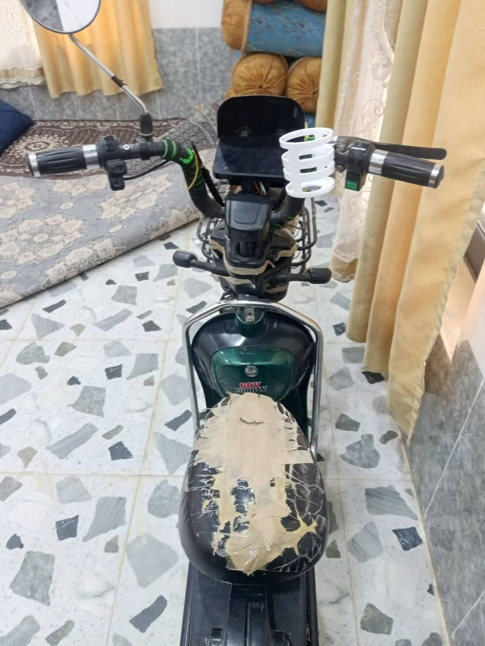 سلام عليكم بايسكل شحن للبيع البايسكل شقال
المواصفات 

بطاريات جدد

التأيرات جدد والكشانه زينات شوف العين

بلوتوث ديجي 

السرعه 99 اربع تبديلات 

السعر 250وبي مجال المكان الحويجه 
اتصال عله الرقم ***********
