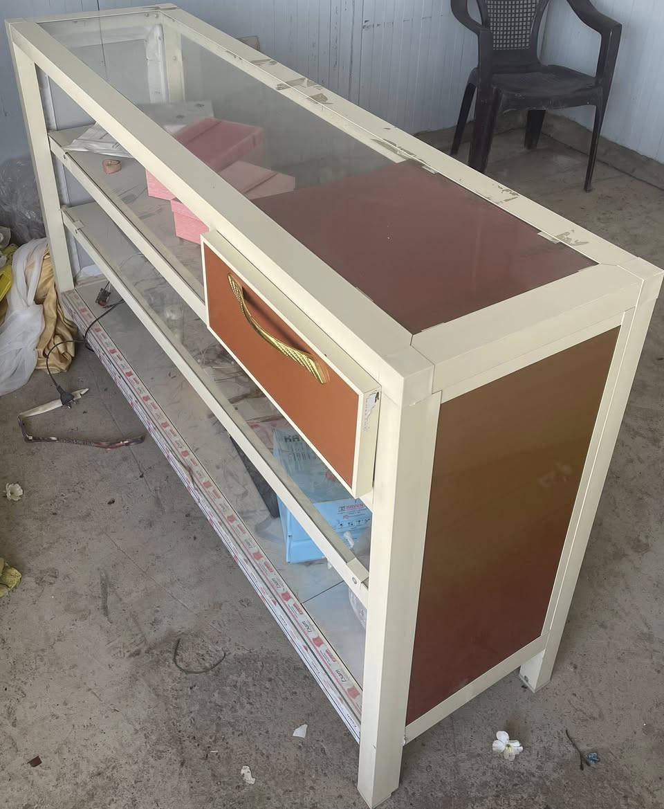 للبيع محل ( بنل) 
شازلون
فاترينا 
كوشة مع كل التفاصيل 
للاستفسار اكثر مراسلة الصفحة
او الاتصال على هذا الرقم
***********
