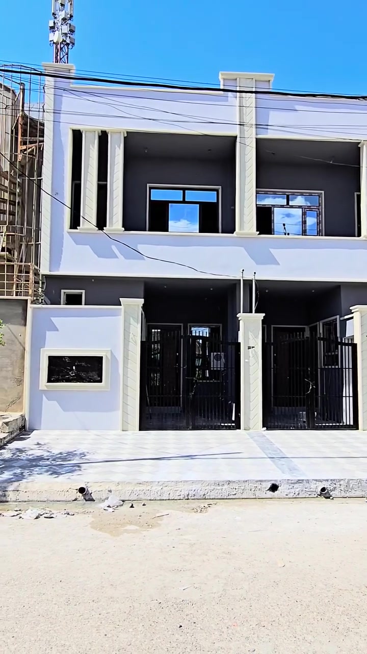 للبيع دارين تؤام بناء حديث زيرو تسليم فوري الموصل حي السماح توزيع الأطباء قرب جامع يحيى شفيق الزهاوي 
مساحة الواحد ١٠٠م واجهة ٥م
يتكون كل دار من كراج ومطبخ واستقبال وهول وصحيات وغرفة نوم الطابق الثاني غرفتين نوم وصحيات وسطح ناصي سطح عالي 
سند ملك صرف طابو الزهور سكني 
اتجاه قبله ع شارع ١٥ متر
مكتب بركة الضياء للعقارات 
***********
***********
الموصل أيسر حي السماح
