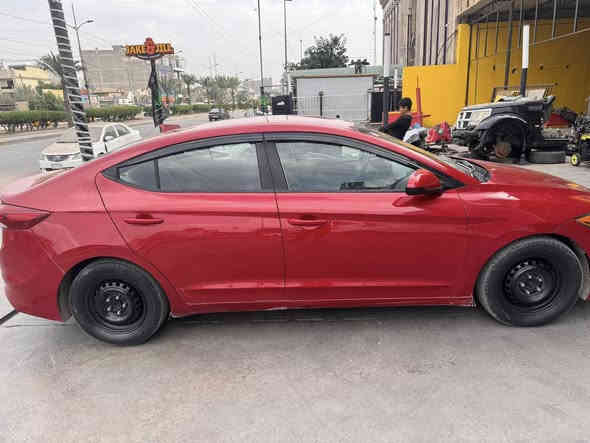 السلام عليكم عندي النترا 2018 
رقم بغداد ب اسمي تحويل ثاني يوم سنويه لل 2030 
حادثهه جاملغ وبنيد يعني صبغ قطعتين فقط باقي السياره بدون صبغ السياره نص فول شاشه جبيره انضمه قياده رادار مري  داخل لونين. ماشيه 86 m  محرك الفين دوش مكينه وكيره كفاله برغي ما مفتوح بيهه السعر المطلوب 122 ورقه وبيها مجال رقم الهاتف ***********
