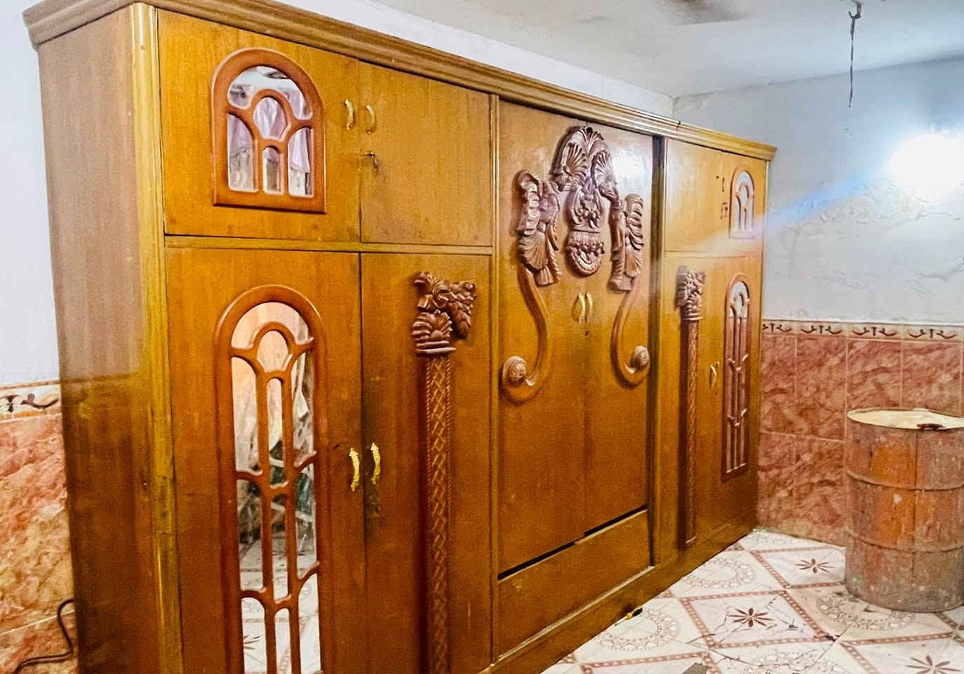 السلام عليكم غرفه عراقيه صاج ماليزي عندي جميع الملحقات جربايه سعر 250 الف وبيه مجال بسيط عنون مدينه الصدر ***********
