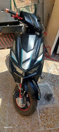 دراجه للبيع نظافتها ٨٠ من ١٠٠   بيها نقص بطاريه وحده بس  مكان بغداد  ٠...