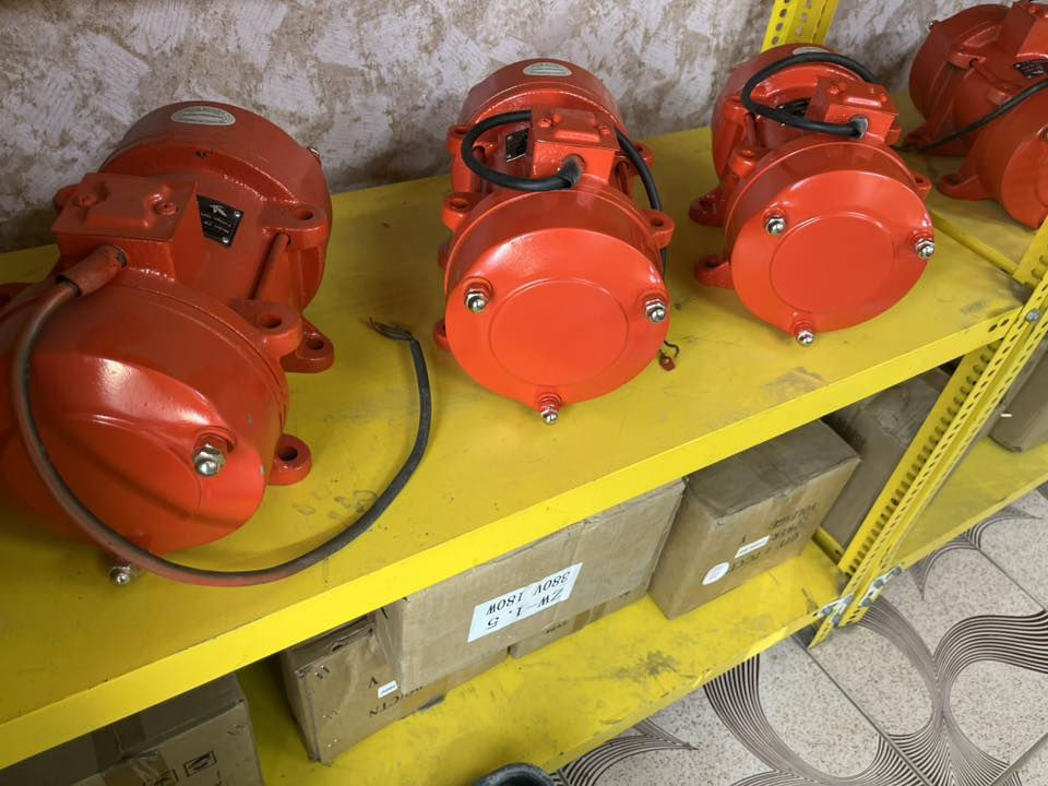 السلام عليكم 
يعلن محلات المستقبل عن توفير جميع هزازات سنكل و الثري فيز / هزاز بم 
ضمان نحاس ميه بالميه وجوده التصنيع منشأ تركي / صيني 
عنوان باب الشيخ مقابل المركز 
للاستفسار ***********-*********** 
او على واتساب ***********-***********
