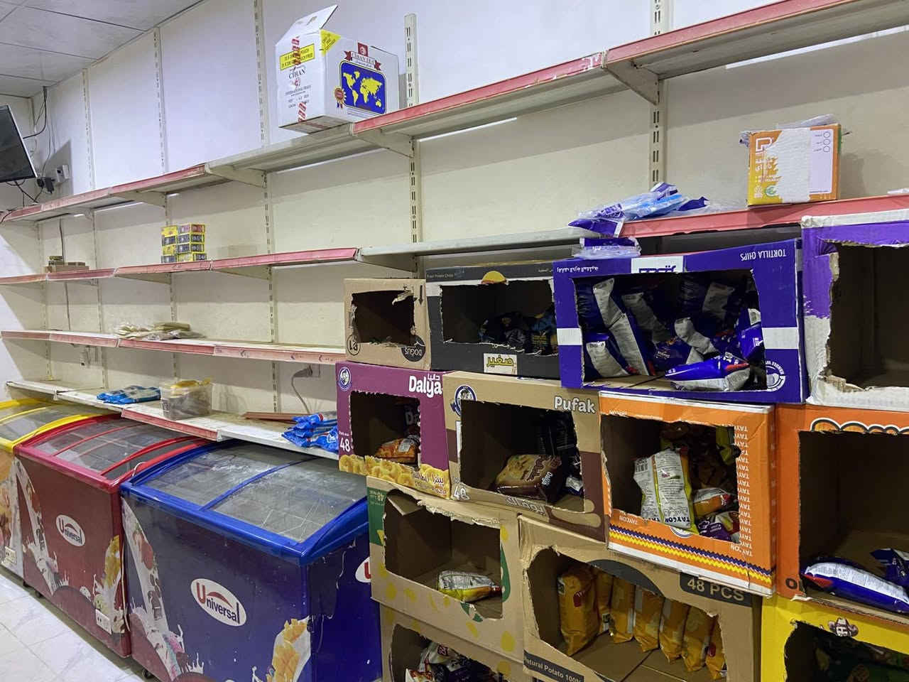 ئەم ڕەف و دووسەلاجەومێزوڕەفی میوە بۆفرۆشتن تکایە مشتەری تیل بکە *********** أربيل, العراق
