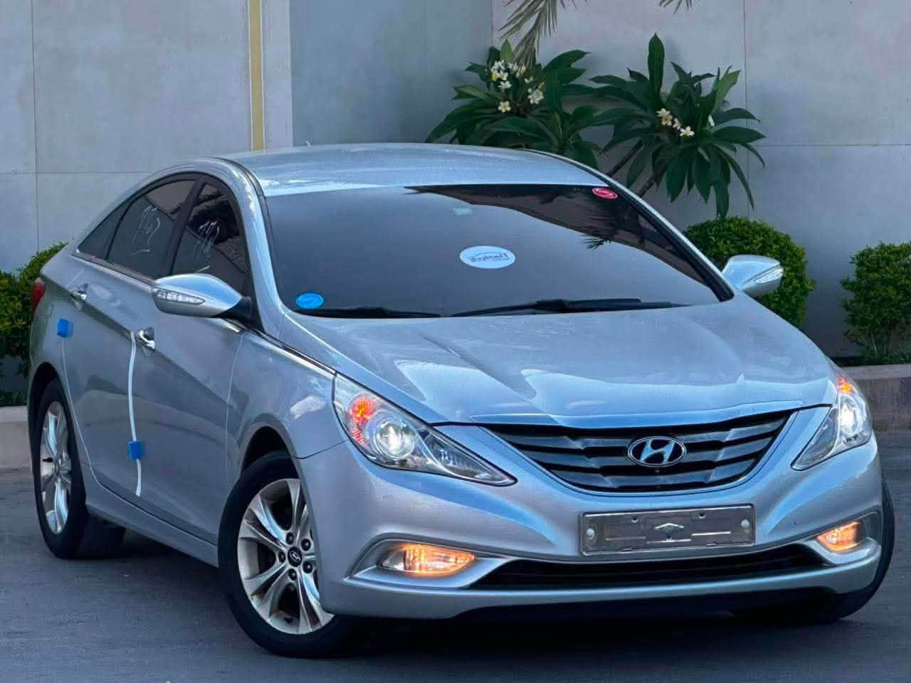 🚘 HYUNDAI SONATA — هونداي سوناتا 2012
درجة أولى أصلية 🔥
اللهم بارك لا قوة إلا بالله 🤍

━━━━━━━━━━━━━━━━━━

⭐️ النوع: هونداي
⭐️ الفئة: سوناتا
⭐️ الموديل: 2012
⭐️ اللون: رصاصي 🥇
⭐️ المحرك: 2.0 الدار ✅
⭐️ المسافة: 152 ألف كم
⭐️ القير: أوتوماتيك ✅
⭐️ الوقود: بنزين ⛽️
⭐️ طريقة الدفع: كاش 💰
⭐️ الطلاء: لا يوجد ☑️
⭐️ الحالة: ممتازة — درجة أولى عيب لا ✅

━━━━━━━━━━━━━━━━━━

🌟 المواصفات والمزايا:
بصمة تشغيل ✅
بصمة في الأبواب ✅
شاشة عرض ✅
كاميرا خلفية ✅
تبريد وتسخين في الكراسي ✅
كرسي كهربائي ✅
صالون جلد أكحل لامع ✅
ديسكو 17 ✅
سيرية إطارات جديدة ✅
مقابض كروم ✅
تدفئة في المقاعد الأمامية والخلفية والمقود ✅
ذاكرة تخزين في المقاعد الأمامية ✅
نظام اقتصاد الوقود ECO ✅
مرايات كهربائية + فليتشة في المرايات ✅

━━━━━━━━━━━━━━━━━━

✅ محرك وكمبيو: 10/10
✅ الكربون: موجود وبالكشف 🔥
✅ خالية من: القص والقشرة والتشطيب
✅ العيوب: لا يوجد بإذن الله 💯

━━━━━━━━━━━━━━━━━━

📞 للاستفسار: 0914935395

━━━━━━━━━━━━━━━━━━

الصفحة غير مسؤولة عن أي اتفاق أو ضمان أو التزامات بين الطرفين، ودورها يقتصر على نشر الإعلانات فقط.
نسأل الله التوفيق للجميع في البيع والشراء.


**إذا كنت صاحب هذا الإعلان وتريد حذفه لأي سبب، رجاءا أرسل رسالة إلى الدعم الفني**