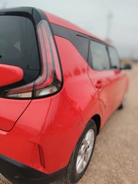 للبيع صول  لون احمر  ضربتها بنيد ودعاميه مامثرات  ٢٣ موديل  محرك ٢٠٠٠ ...