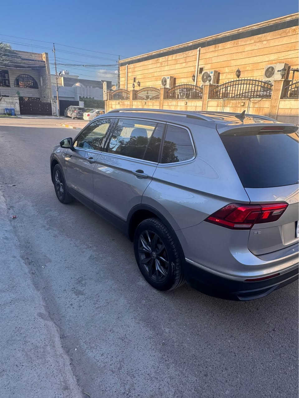 فولكس واكن تيكوان 2023 مرقم بغداد للبيع ضرر شويه بالبنيد والجاملغ ومصلح نفسه مكاني بغداد الوزيريه السعر 195 ورقه وبيها مجال للشراي 
للتواصل 
*********** بغداد, العراق
