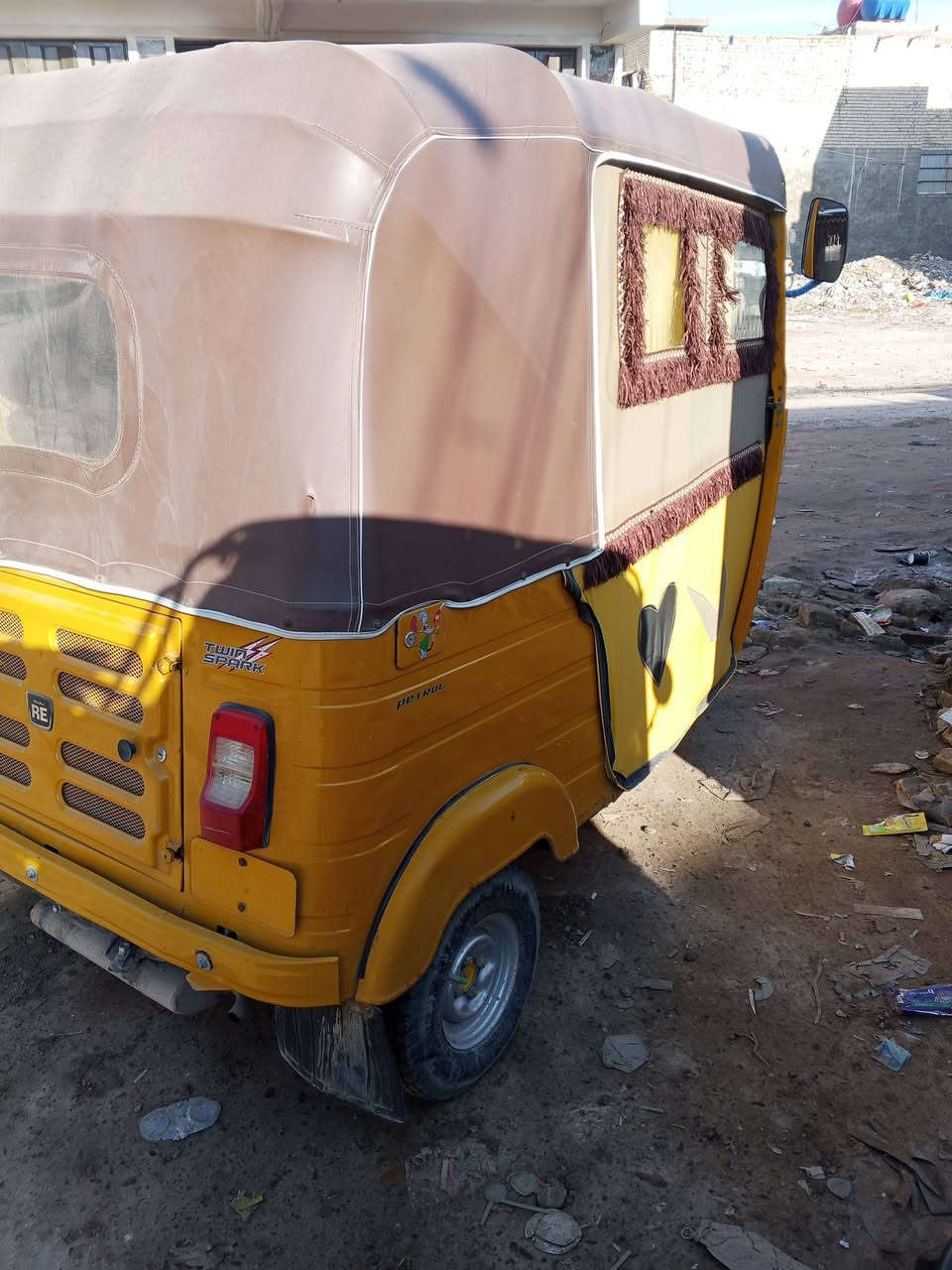 السلام عليكم شباب تكتك للبيع موديل 2020 سعر 6800 وبيها مجال توك توك نظيفه مكاني بغدادي ((***********
