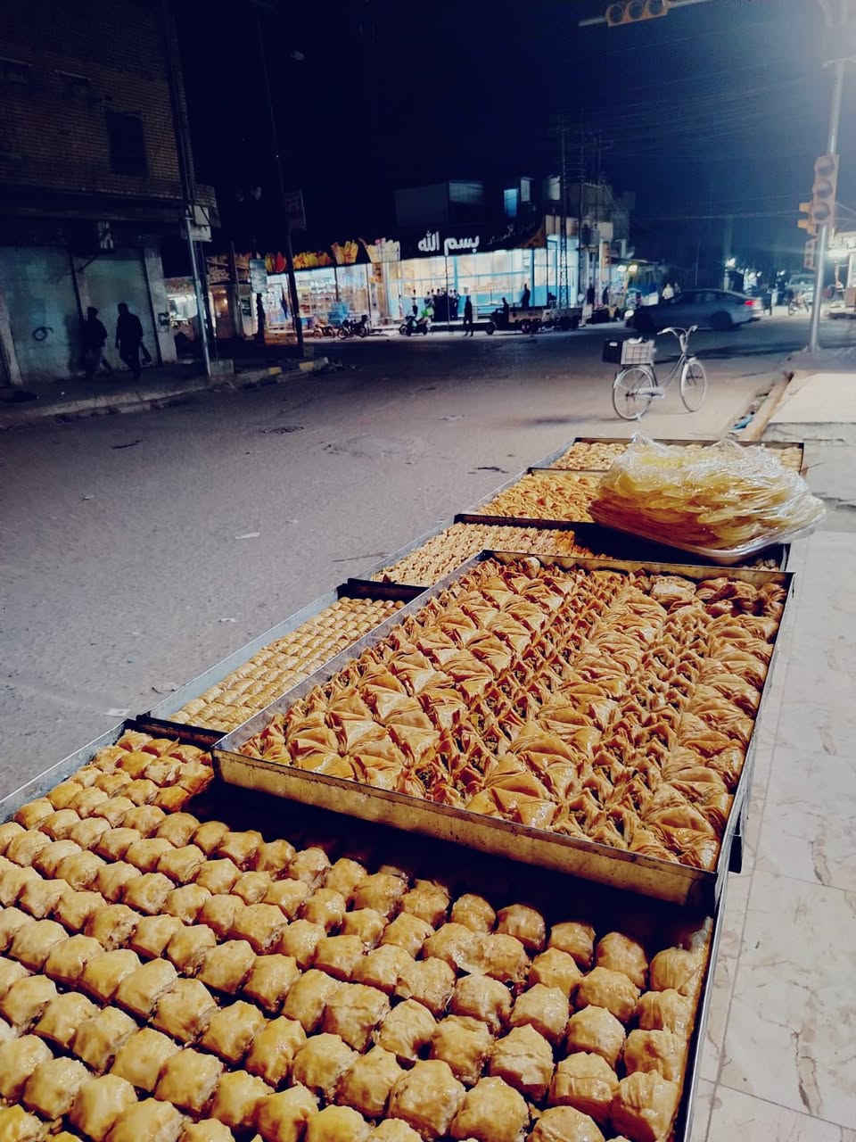 زبائنه الطيبين 
وفرنالكم بقلاوه زلابيه زنود الست برمه كل الانواع متوفره وتوصيل متوفر هسه 😋 
سعر الكيلو. .......4000

نص كيلوو ..........2000

ربع كيلو.........1000

‏‪***********‬‏رقم الحجز
