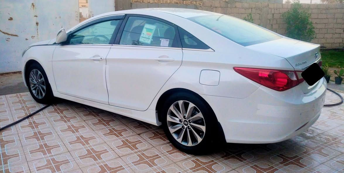 للبيع سوناتا 2012 خليجي مكفوله كفاله عامه 
رقم بغداد الجديد بسمي سنويه مجدده لل 2030 
محرك 2400 دوش مامفتوح 
فول مواصفات عدا البونراما 
مواصفات 
شاشه كامره تحكم جهتين اشاير بالمري مري شفط تبريد قطعتين داخل بيجي السياره جديده مكينه كير حداديه جدد تخم تاير جديد تبريد ثلج السعر 133 وبيه مجال 
للاتصال 
***********
***********
المكان بابل الحله
