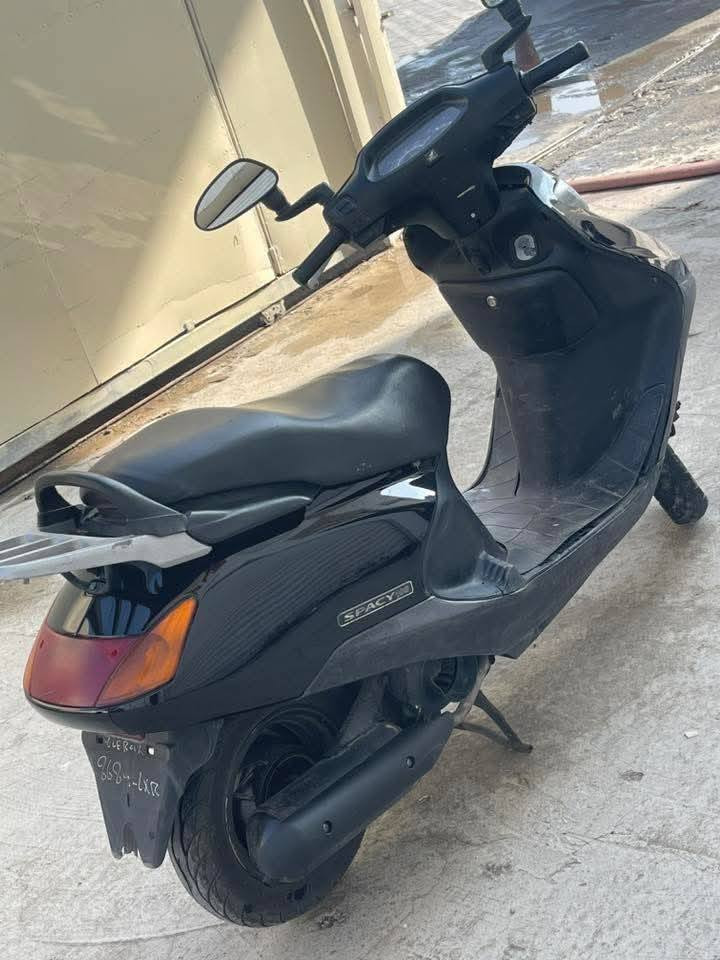 السلام عليكم
دراجه سبيسي ياباني مكفوله كفاله عامه
بريك امامي خلفي جديد 
كهربائيات كلها كامله  
اوراق اصوليا كامله
 400 الف قفل من الاخير 
بغداد البياع حي العامل 
*********** بي واتساب
