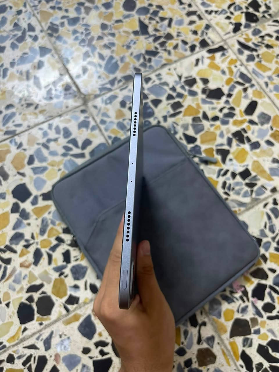 ايباد 11 برو M2 حجم 11 انج
بطارية 100 
مشحون 18 مرة
ذاكرة 256
شخط مابي 
++ كڤر اصلي + قلم كوبي + جنطة ايباد 

800 الف قفل 
واتساب ***********

