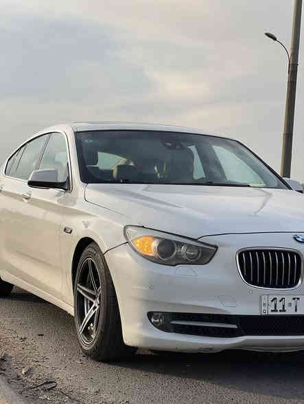 سلام عليكم البيع BMW 535
2010 
السيارة شرط احلة من الصور 
محرك حاوية 
6 سلندر 
فول VIP
يعني ماكو وراها بالمواصفات هاي اعلى شي 
مري قلاب 
خزن ميموري 
قاصة تخزين 
فول تحكم ستيرن 
فول جلد 
فول صاج
عدسات متحركة. 
السيارة معايزة ربع 
والمواصفات بعد بيها هواي بس يراد كليشة 
السيارة حيل جديدة وسنوية باسمي تحويل شرط 
السعر 130$ وبي مجال 
مكاني بغداد الكرخ 
الاتصال ***********
