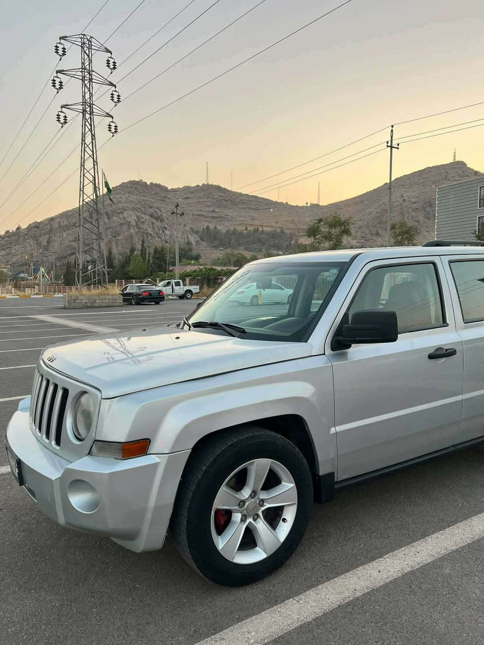 جیب پاتریوت 2009 مەچینە 24 تاک اکسل گیرو مەکینە نەکراوەتوە بەشرت جەرکەی تیدانیە سەنوی ورەقمی تازیە سعری 82 ورقە کەمیک مجالسی پارجەی بویاغە )*********** رانية, السليمانية
