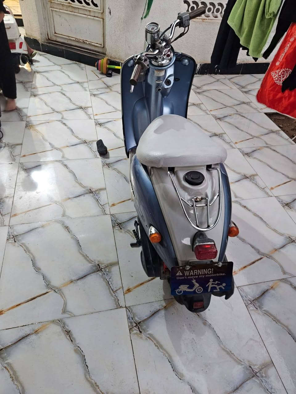 للبيع ٦٠٠ وبيه مجال ***********
