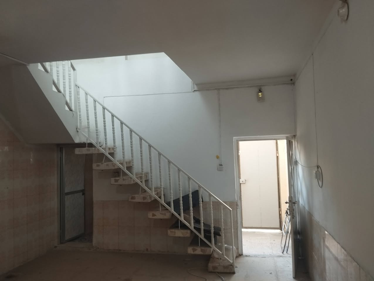 بيت للايجار 63متر بحي الجامعة شارع الكفيل قرب مدارس بانيقية
الشهر 300سنة مقدمة الاتصال على الرقم ***********
