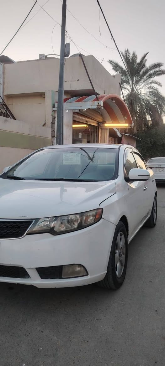 سلام عليكم سيراتو ٢٠١٣ رقم أربيل سنوية نافذة بأسم شركة موصفات السياره فتحه فول تحكم اشير مري المري شفط تبريد بيانو سيارة جاهزة اي نقص مابيهة كير ومكينه وتبريد على وضع الشركة صدر أمامي خلفي جديد تخم تاير جديد حادث السياره جاملغ خلفي وجملغ أمامي وبارد باب السايق مكان السياره واسط عزيزيه معروضه ب ٨٠ وبيهة مجال بسيط ***********
