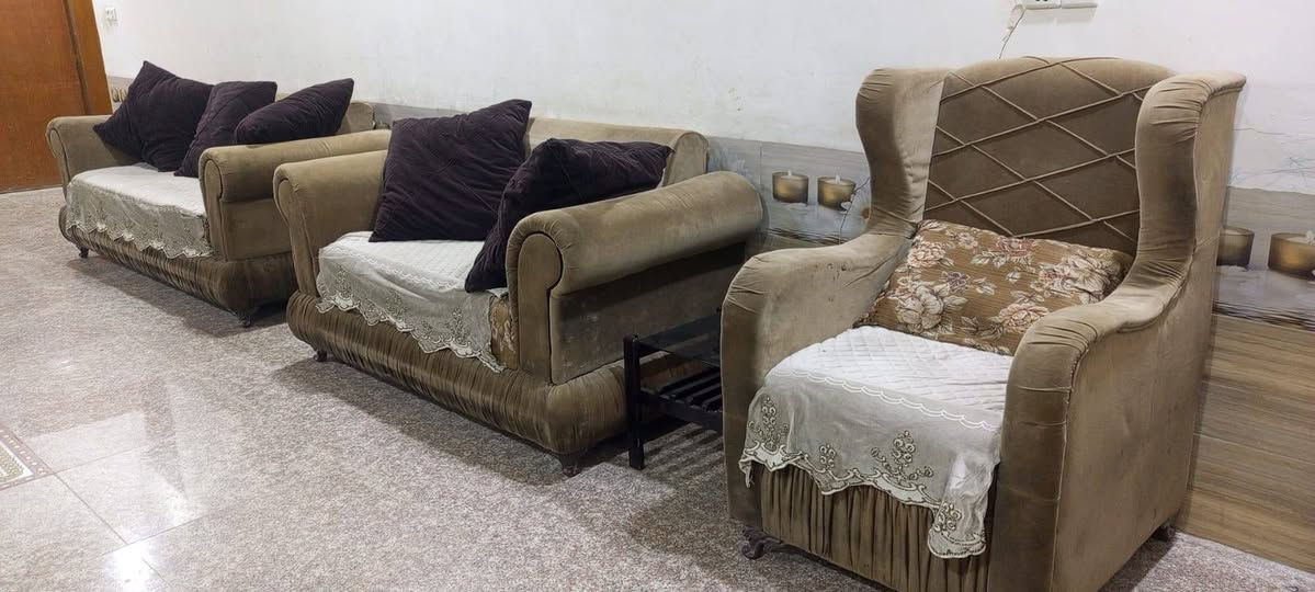 تخم ١٠ مقاعد نضيف تزاكام السعر ٣٥٠مكاني مشخاب ***********
