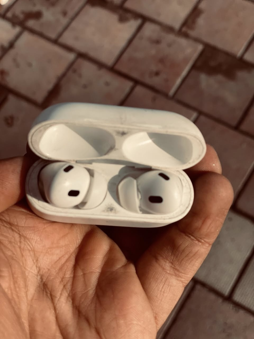 #للبيع
Airpods pro 
اصلي 
استعمال شخصي 
المكان نجف 
*********** للاستفسار
