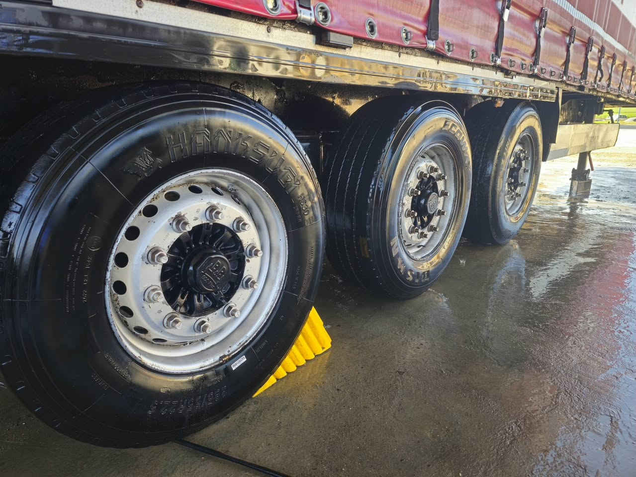 جادر مسرحي كرون دسك منفيس ***********
