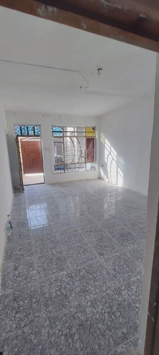 مشتمل للبيع حي الجهاد لالفين مساحته 80متر يحتوي على استقبال وغرفه وخدمات ابيع عن طريق المصرف النهرين السعر 130قفل والنقد 120لاستفسار لاتصال برقم ***********
