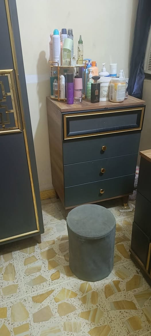 غرفة تركيه للبيع 600 وبيها مجال العبيدي حي الرئاسه
***********
