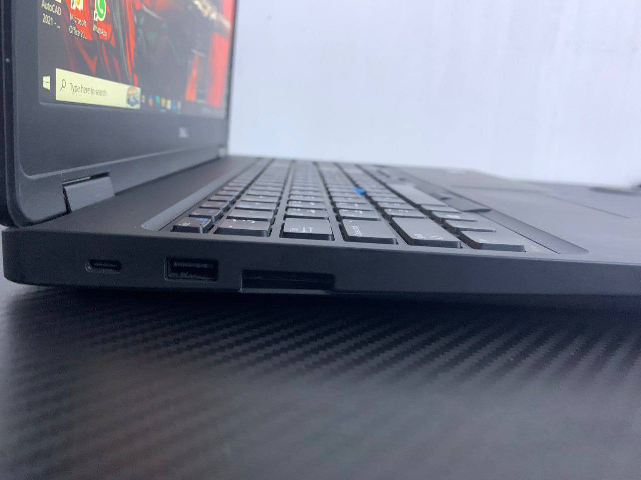 لابتوب Dell precision 3520
‏شاشة لمس 💫
‏
‏مناسب للدراسة والتصميم والمونتاج والبرامج الهندسية القوية 🩵 وكذلك قويه للالعاب 
‏
‏المعالج / Core i7 7820HQ جيل السابع 
‏
‏كرت خارجي / NVIDIA QUADRO M620 2GB 
‏
‏الرام / 8GB DDR4 
‏الهارد / 256GB SSD M.2 
‏الشاشة / 15.6 INCH FHD TOUCH SCREEN 
‏دقة عالية + لمس ✨
‏منصب بيها برنامج الاوتوكاد نسخة 2021 مال جامعات مجاناً ومفعل يدوياً 🌹
‏
‏ملحقاته كاملة ( شاحنته الاصلية،  حقيبة،  ماوس،  ماوس باد)  
‏
‏السعر 435 الف مع التوصيل
‏
‏+ ضمان 10 ايام في حال وجود خلل او مشكلة
‏
‏متواجد ماسنجر
‏واتساب ***********
