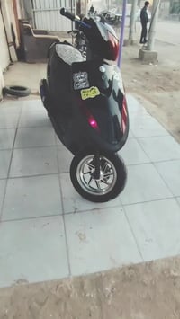 ماكس عدلة • تفحص • حك