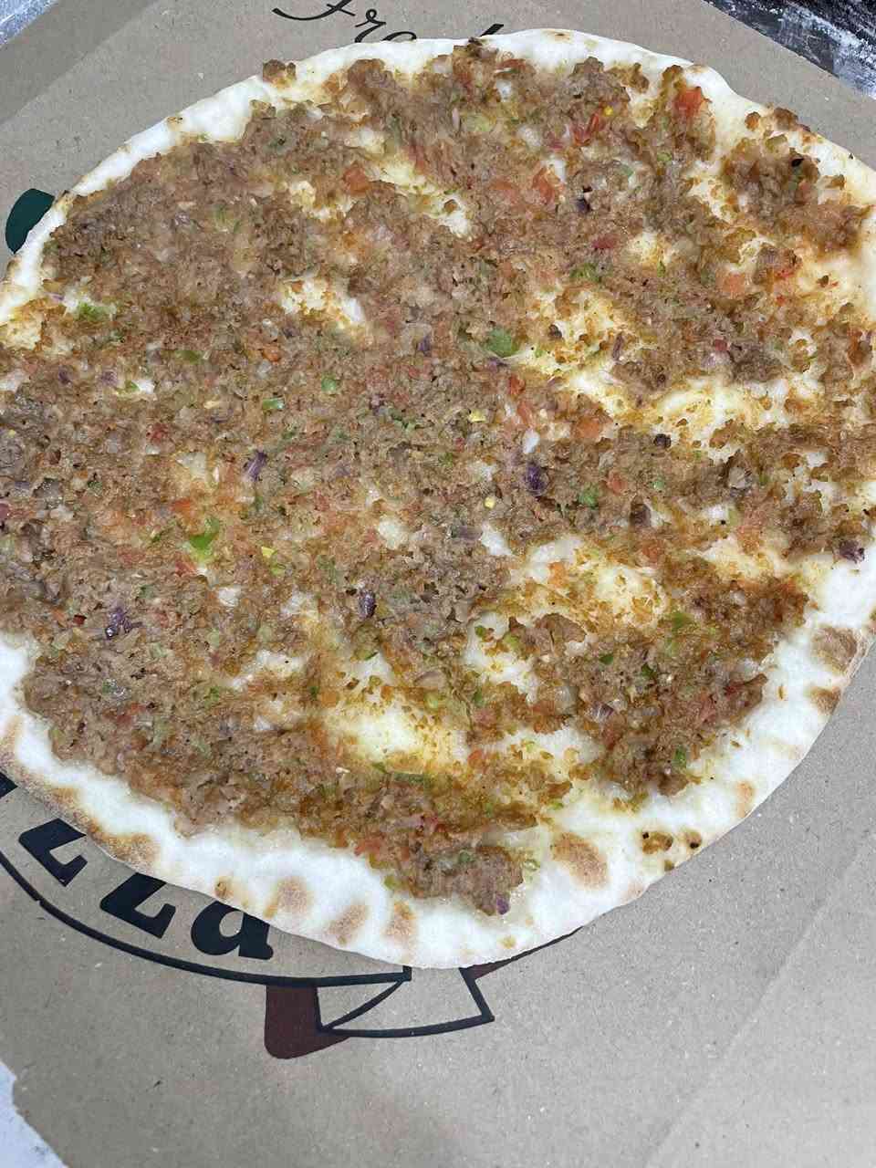 من رخصه المدير المحترم
السلام عليكم 
توفر لكم افران وماكولات نرجس خاتون انواع البيتزا والصمون الحجري والشعير  وسعر البيتزا 3000 الف حجم كبير ويتوفر (دجاج-خضار-ببروني-ماغريتا) ويتوفر لحم بعجين سعر القطعه 2000 دينار حجم وسط 
ولحم بعجين بالجبن 2500 
وجديدنا بيتزا مدخنه 
صمون ابيض والشعير ( 8 ) بالف
ويتوفر توصيل مجاني داخل سبع ابكار للصمون والبيتزا وخارج المنطقه الف دينار اوقات التفتيح للصمون من ساعة 5 فجراً الى 1 ليلاً 
وللبيتزا من 4 مساءً الى 12 ليلاً 
العنوان سبع ابكار الشارع الرئيسي مقابل ماركت التوت الاحمر مجاور ثانويه الانتصار 
للتواصل الاتصال على الرقم
***********
ملاحظه تم تعديل التوصيل وتوفر بشكل كامل داخل وخارج المنطقه ويكون التوصيل من ساعه (5 عصراً الى 12 ليلاً )
