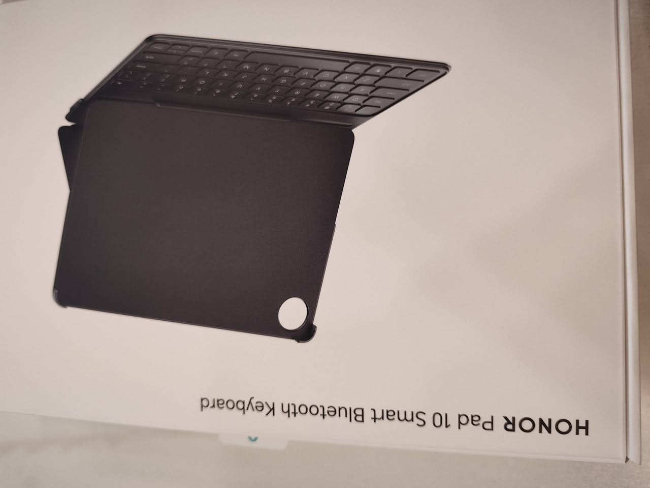 HONOR Pad 10 Papermatte Display المزود بـلوحة مفاتيح بلوتوث ذكية أصلية.
✅ شاشة Papermatte مريحة للعين وتقلل الانعكاسات.
✅ ذاكرة 256GB مع RAM 8GB لأداء سريع وسلس.
✅ مثالي للدراسة، والعمل، والاجتماعات، ومشاهدة الأفلام، والألعاب.
✅ تصميم أنيق وخفيف مع لوحة مفاتيح لتحويله إلى محطة عمل متنقلة.
📦 الجهاز جديد بكامل ملحقاته الأصلية
السعر 500 
للاتصال ***********
