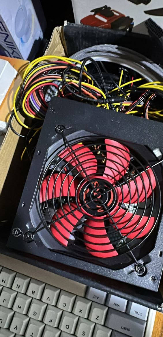 ***********
مبرد مائي 
مبرد هوائي
مبرد معالج 
جوستكات 
شاحن اكس بوكس 
هارد 1 تيرا كيمنك 
مراوح RGB 
كل قطعه بسعرها
