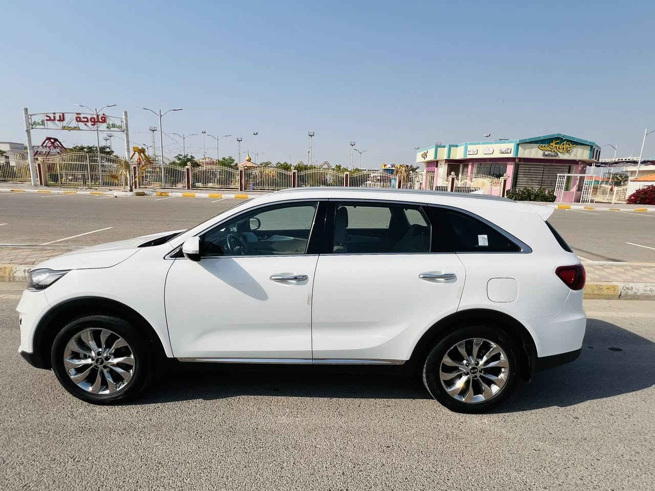 السلام عليكم
كيا سورنتو 2020
ابيض لؤلؤي 
خليجي مكفولة كفالة عامة من ضربة وصبغ وبارد ✅
ماشية 100 الف فقط

فول فول مواصفات ماعدا البانوراما 
 
كشنات جلد 
كشنات كهرباء 
كشنات هيتر
لايتات LED خلفي و امامي
حساسات امامية 
حساسات خلفية
نقطة عمياء 
اشاير بل مري
مري شفط كهرباء
جنطه كهرباء
7 راكب عائلي 
محرك ستة سلندر 3.5L
گير 8 نمرات 
حساسات امامي و خلفي جانبي 
وبعد هواي مواصفات…
السيارة ما شاء الله تتعب تكول عليهة جديدة السيارة

رقم بغداد تحويل مباشر ثاني يوم 

مكان السيارة بغداد العامرية📍

للتواصل : ***********
.........   ***********
سعرها 27,000$ و بيهة مجال ولتحجي عل سعر اذا متجي تشوف نضافة السيارة ( بوضع الوكالة )
