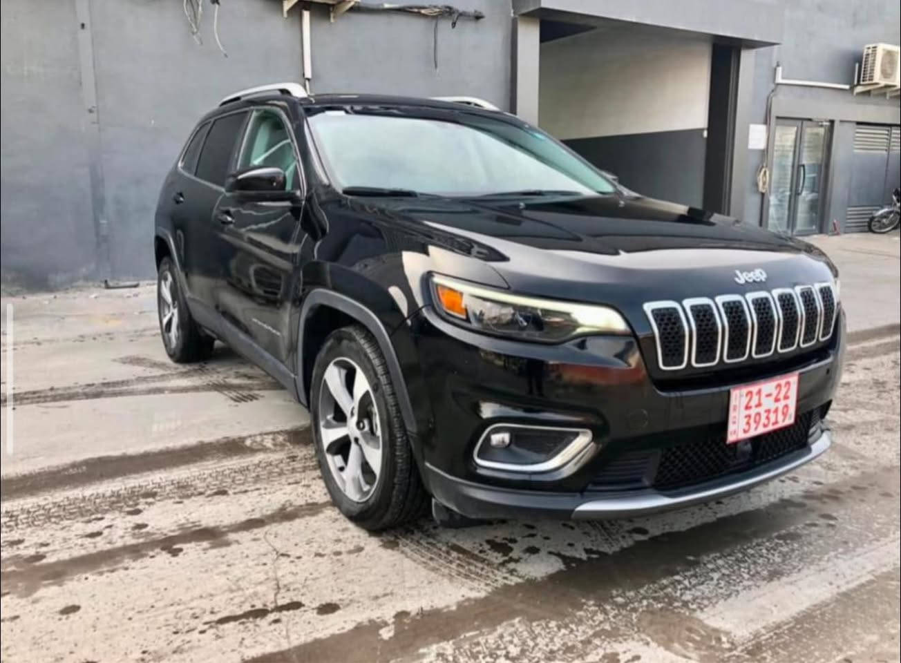 ‏Jeep بزون 2021 
محرك V6 

مواصفات لمتدد فول 
سيارة جاهزه ومابيها كل نقص 

حادثها بسيطه  فقط ب امريكا موضح بالصوره مع باب عكس سايق  تبديل 

اني مرقمها بيدي رقم اربيل رقم جديد 

ماشيه 57mi 

سيارة جاهزه من كلشي تايرات تايلاندي جدد  مبدلها 

صدر جديد قبل شهر مبدل كامل 

السعر 158  ورقة وبيها مجال للشراي 
متواجد بغداد/ زيونة او الاعظمية

***********  واتساب 

تحياتي للجميع…
