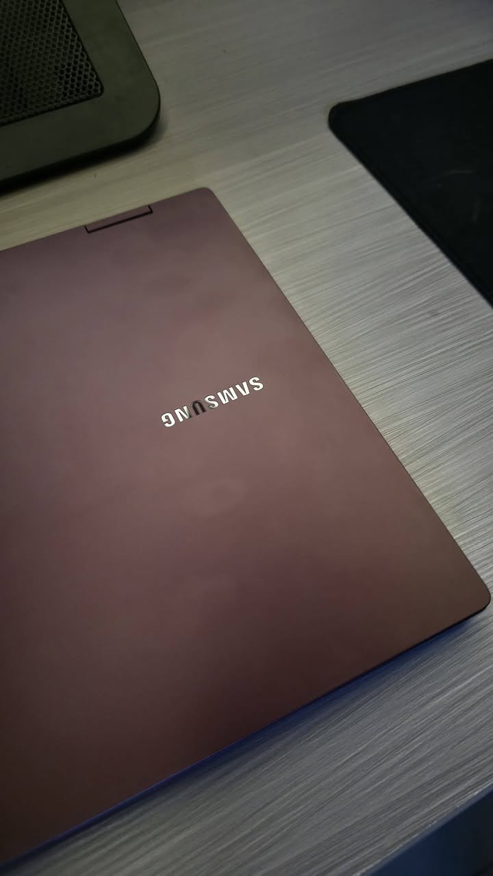اللهم صل على محمد وال محمد
السلام عليكم شباب
للبيع لابتوب Samsung Galaxy Book2 Pro 360 مستعمل الجهاز غني عن التعريف، من أرقى وأخف اللابتوبات بالعالم. يجمع بين قوة اللابتوب وعملية التابلت (ينطوي 360 درجة وشاشته لمس).
الجهاز نظيف جداً  استخدام خفيف، وما مفتوح ولا مصلح نهائياً
💻 المواصفات الفنية
المعالج (CPU): Intel Core i7 1260 p
معالج الرسوميات (GPU): Intel Irix Xe
الشاشة: شاشة Super AMOLED تدعم اللمس (Touch) وتنطوي 360 درجة بالكامل.
الذاكرة (RAM):16 جيجابايت LPDDR5
الهارد (Storage): 1 تيرا NVMe SSD
السعر: 850 الف
المكان: بغداد


**إذا كنت صاحب هذا الإعلان وتريد حذفه لأي سبب، رجاءا أرسل رسالة إلى الدعم الفني**