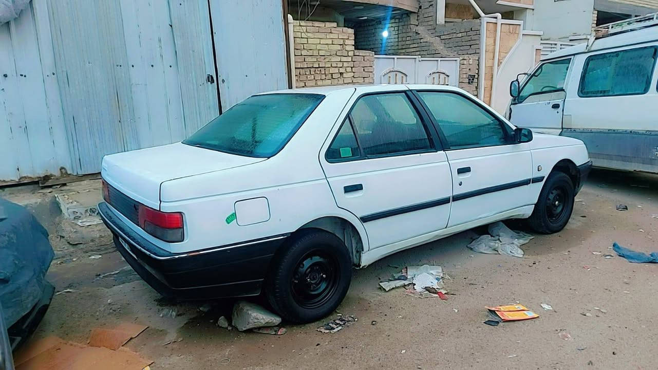 السلام عليكم.
بيجو روى موديل 9 
سياره نضيفه ومرتبه 
تبريد شغال منضومه جديده كلها 
تخم تاير جديد 
دوشمه جديده كلها 
كير مكينه اكسل جديد 
جام اربعه شغال 
ويل حجم 
بيها قطعه واحد صبغ.
وهلال مال جاملغ اثنين 
غير هاي مابيها 
مكاني بغداد البياع 
*********** اسياه 
سعر 32 بيها مجال بسيط
