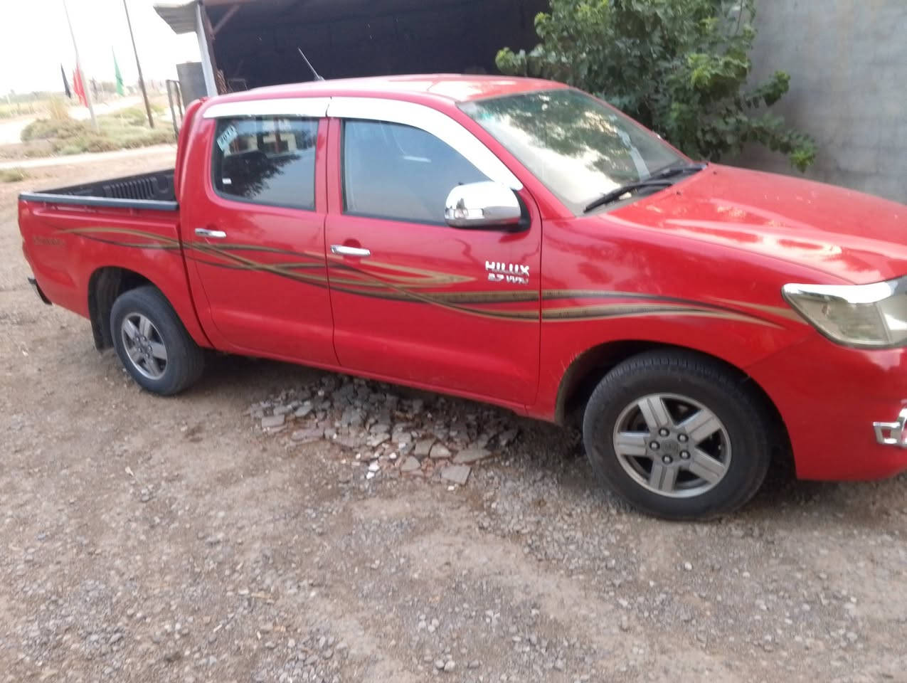 عندي تويوتا موديل 13 اللون الاحمر رقم ديالى كفاله عامه السياره اوتوماتيك رقم الهاتف ***********
