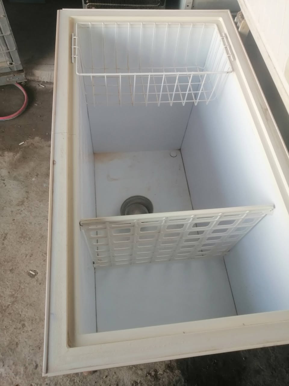 مجميده حجم 12 قدم سعر 160الف ومجال عنوان مخيم كبرتو تابع دهوك رقم واتساب *********** محل بيوار شنكالي 10 يوم ضمان
